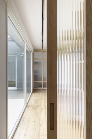 Corridoio in stile giapponese di 21 di Chantal Forzatti architetto