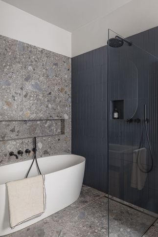 Bagno in stile contemporaneo di 6 di Lascia la Scia