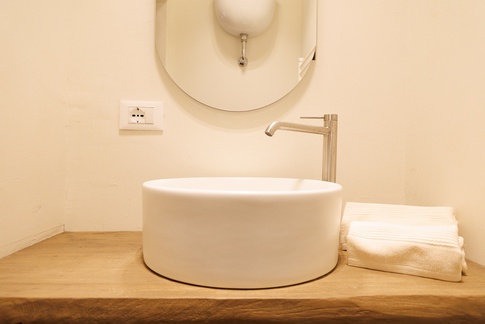 Bagno di Servizio in stile rustico di 2 di Studio di Interior Design di Yuliya Danilchenko