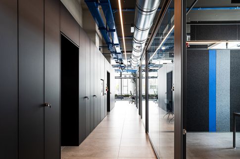 Open Space in stile moderno di 6000 di Lorenzo Franzi | Fotografia