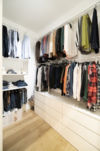 Camera da Letto in stile moderno di 14 di LIT-ARCHITECTS Camera da Letto in stile moderno di 14 di LIT-ARCHITECTS