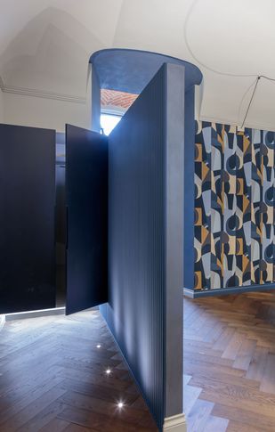 Ingresso in stile contemporaneo di 2 di Castelli Sasso architetti