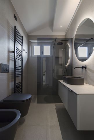 Bagno in stile japandi di 5 di APstudio