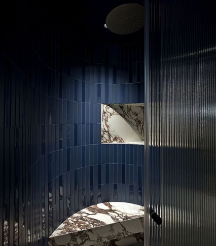 Bagno in stile contemporaneo di 8 di Vincenzo Castaldo Architetto