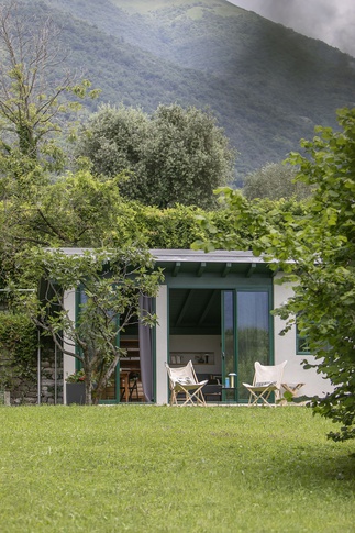 Giardino in stile contemporaneo di 1 di Chantal Forzatti architetto