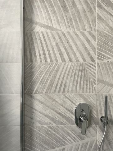 Bagno in stile moderno di 6 di Silvia Aquilani . Design studio