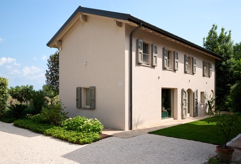 Facciata in stile naturale di 80 di architetto eleonora fogliani Facciata in stile naturale di 80 di architetto eleonora fogliani