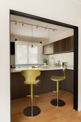 Cucina in stile contemporaneo di 16 di Architetto Sara Edalatkhah