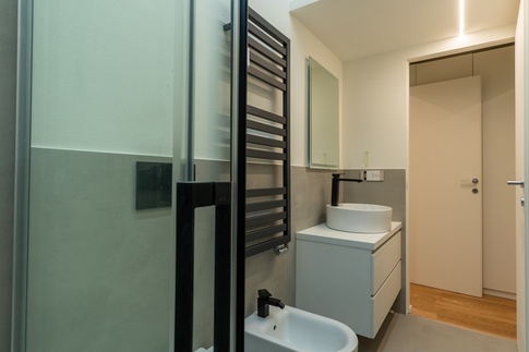 Bagno in stile contemporaneo di 4 di Agostinelli Architetti - Green Interior Design Bagno in stile contemporaneo di 4 di Agostinelli Architetti - Green Interior Design