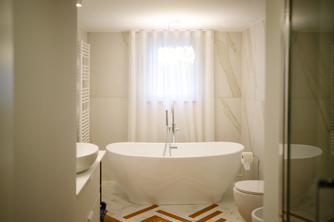 Bagno in stile contemporaneo di 10 di Carla Gatto Architetto Bagno in stile contemporaneo di 10 di Carla Gatto Architetto