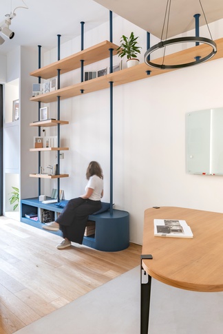 Open Space in stile contemporaneo di 25 di Caleidoscopio Architettura