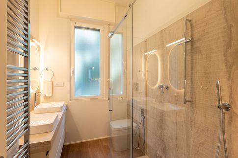 Bagno in stile mediterraneo di 3 di Chiara Fedele Interior Design Bagno in stile mediterraneo di 3 di Chiara Fedele Interior Design