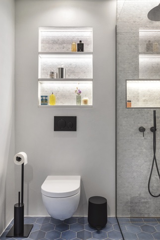Bagno in stile contemporaneo di 4 di Chantal Forzatti architetto