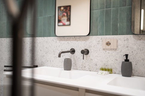 Bagno in stile contemporaneo di 5 di FCInteriorDesignStudio |