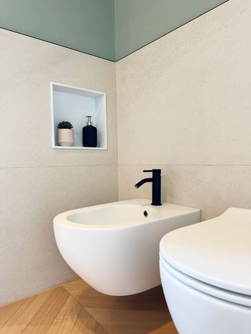 Bagno in stile moderno di 4 di atrestudio