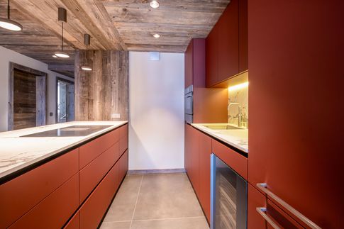 Cucina in stile moderno di 35 di Design Alpino