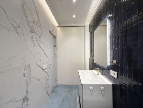 Bagno in stile contemporaneo di 7 di Studio Gaetano Riccardelli Bagno in stile contemporaneo di 7 di Studio Gaetano Riccardelli