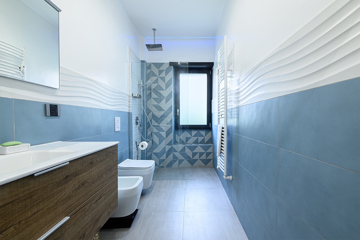 Bagno in stile contemporaneo di 8 di Re-Built Studio Bagno in stile contemporaneo di 8 di Re-Built Studio