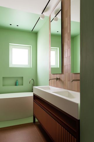 Bagno in stile eclettico di 5 di Areadieci architettura
