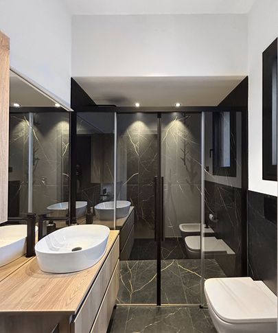 Bagno in stile contemporaneo di 4 di Giulia Dagheti Architetto