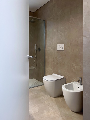 Bagno in stile minimal di 4 di LIT-ARCHITECTS