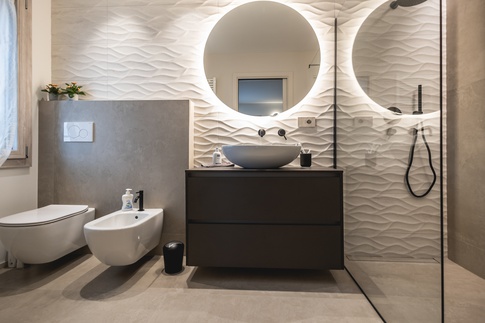 Bagno in stile moderno di 6 di Architetto Zavagnini Daniele