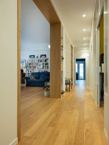 Soggiorno in stile moderno di 40 di Equus Architects