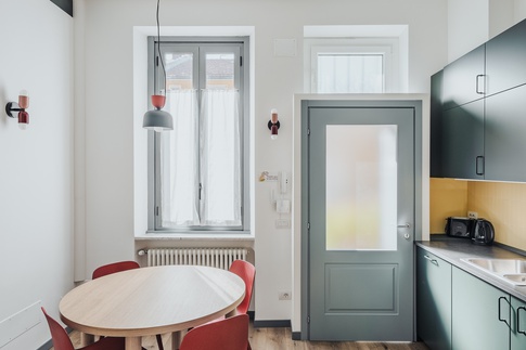 Open Space in stile contemporaneo di 19 di Annalisa Carli Architetto