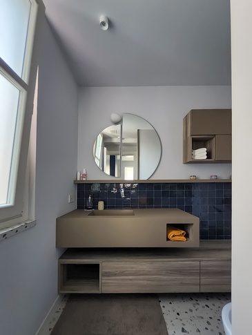 Bagno in stile contemporaneo di 5 di Studio MAC