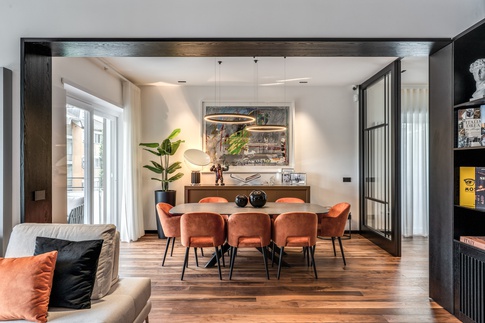 Soggiorno in stile contemporaneo di 20 di MOB Architects