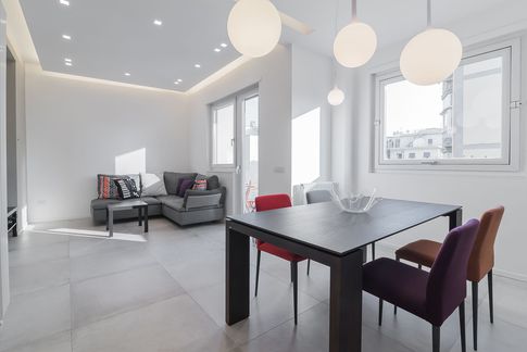 Soggiorno in stile contemporaneo di 32 di Rossella Fiorillo architetto