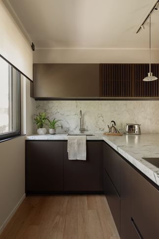 Cucina in stile contemporaneo di 16 di Architetto Sara Edalatkhah