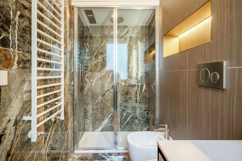 Bagno in stile contemporaneo di 6 di Gianluca Chiocca Interior Design Studio