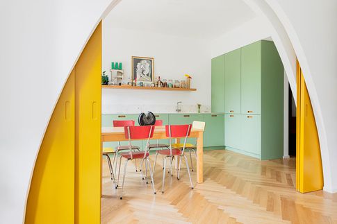 Open Space in stile contemporaneo di 25 di tIPS ARCHITECTS