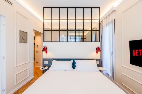 Camera da Letto in stile contemporaneo di 13 di FCInteriorDesignStudio |