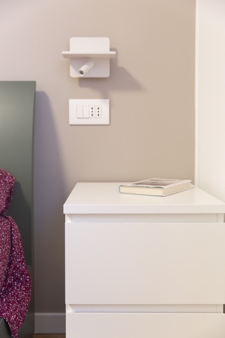 Camera da Letto in stile contemporaneo di 17 di Serena Trentarossi Architetto