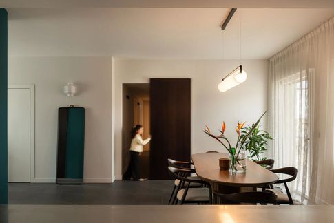 Open Space in stile contemporaneo di 50 di Subconscio studio Open Space in stile contemporaneo di 50 di Subconscio studio