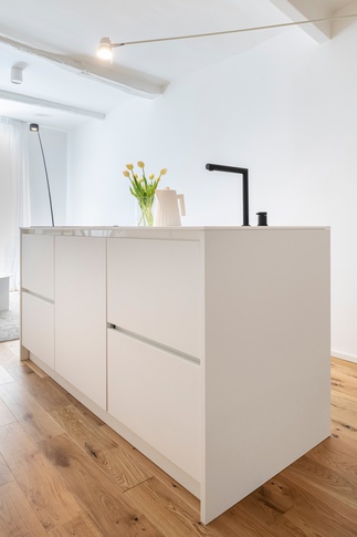 Open Space in stile contemporaneo di 27 di tIPS ARCHITECTS