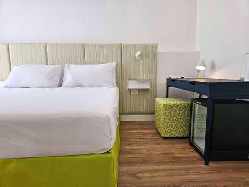 Camera da Letto in stile classico di 14 di Alessandra Gambino Architetto - AGA