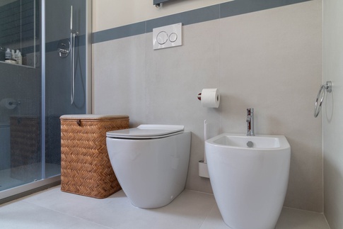 Bagno in stile contemporaneo di 5 di STUDIO CREATIONS - Roberta Tricarico A & D Bagno in stile contemporaneo di 5 di STUDIO CREATIONS - Roberta Tricarico A & D