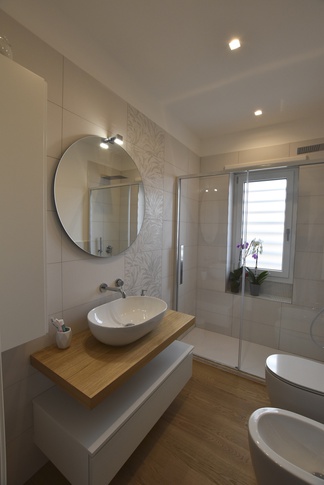 Bagno in stile contemporaneo di 4 di A+A Architects Bagno in stile contemporaneo di 4 di A+A Architects