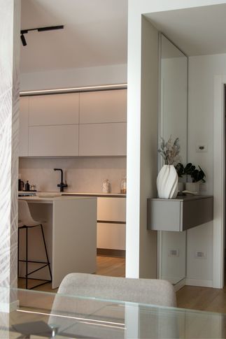 Open Space in stile moderno di 44 di Silvia Aquilani . Design studio