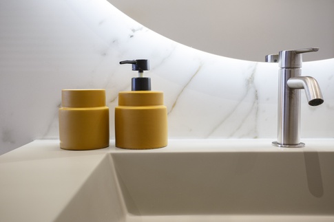 Bagno in stile contemporaneo di 6 di Valentina Varricchio Architetto Bagno in stile contemporaneo di 6 di Valentina Varricchio Architetto