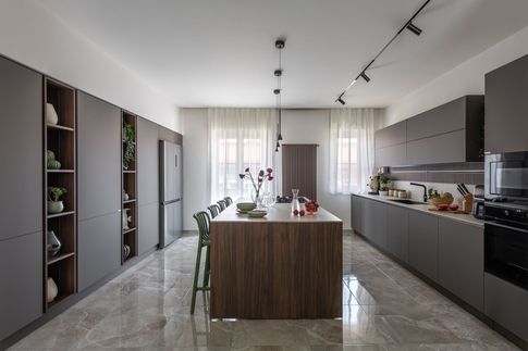Open Space in stile contemporaneo di 30 di Marila Fasulo Architetto