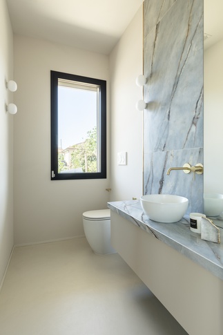 Bagno di Servizio in stile mediterraneo di 6 di EasyRelooking srls