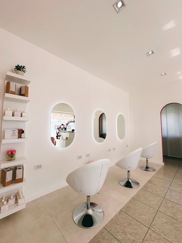 Open Space in stile moderno di 30 di Debora Bearzi Architetto