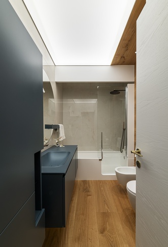 Bagno in stile contemporaneo di 5 di Francesco Cardano Interior Designer Bagno in stile contemporaneo di 5 di Francesco Cardano Interior Designer