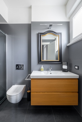 Bagno in stile moderno di 6 di Gruppo Castaldi