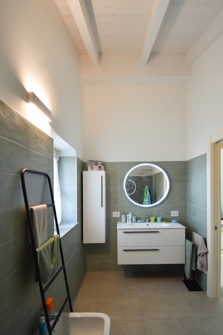 Bagno in stile contemporaneo di 6 di Ndesign studio Bagno in stile contemporaneo di 6 di Ndesign studio