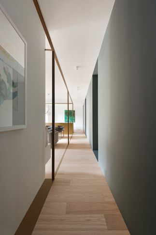 Open Space in stile minimal di 60 di MGK | Mohamed Keilani Studio